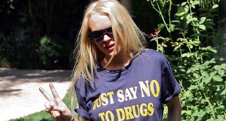 Lindsay Lohan dalam perjalanan ke rehabilitasi