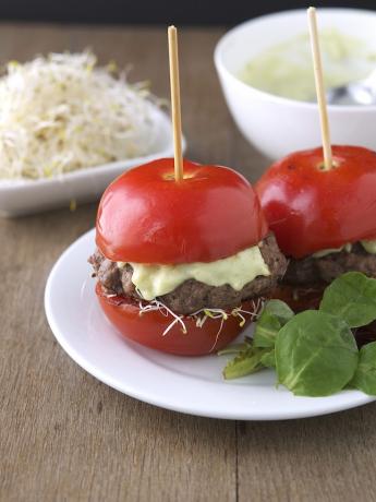 Tomaten-Brötchen-Burger