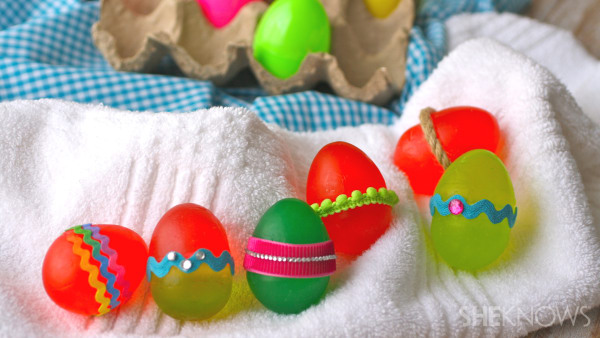  DIY Kolorowe mydła z jajkami wielkanocnymi 