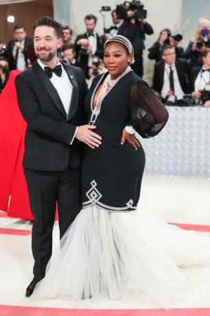 Alexis Ohanian și Serena Williams la Met Gala 2023: Karl Lagerfeld: A Line of Beauty, care a avut loc la Metropolitan Museum of Art pe 1 mai 2023 în New York, New York.