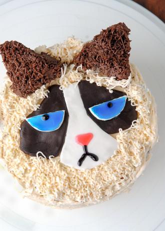 zrzędliwy tort urodzinowy dla kota 