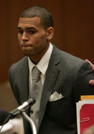 Chris Brownnak napja van a bíróság előtt