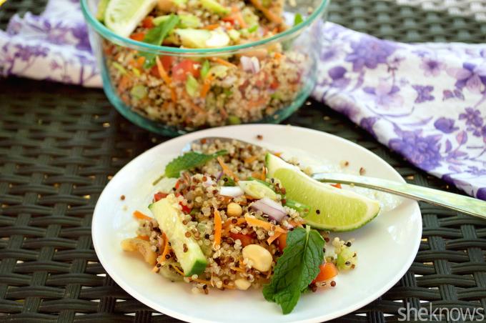 thai quinoa saláta