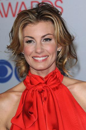 Faith Hill manchada sin maquillaje