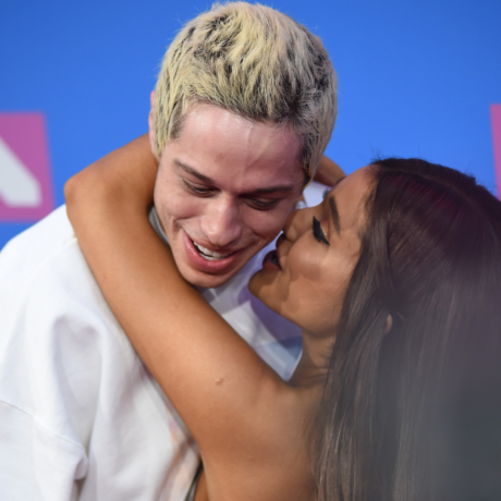 Pete Davidson, Ariana Grande saat kedatangan untuk 2018 MTV VMAs - Arrivals Part 4, Radio City Music Hall, New York, NY 20 Agustus 2018.