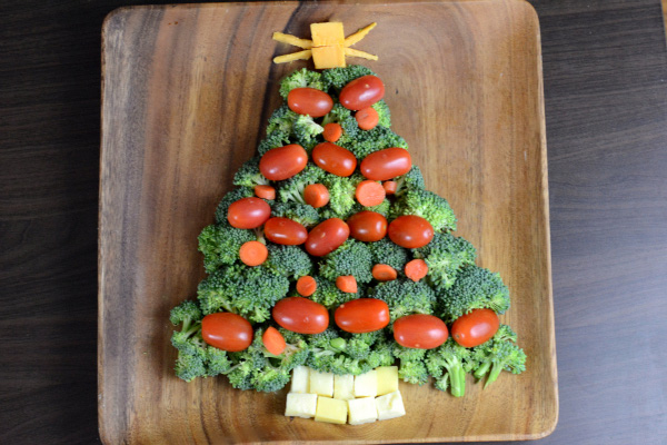 Bandeja de árbol de Navidad de verduras y queso