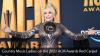 Kelly Clarkson zeigt emotionale Leistung bei den ACM Awards 2022 – SheKnows