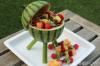 Како направити „роштиљ“ од лубенице са воћним ћевапима за следеће кување - СхеКновс