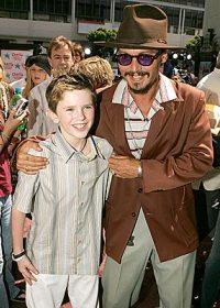 Johnny Depp und Freddie bei der Charlie-Premiere