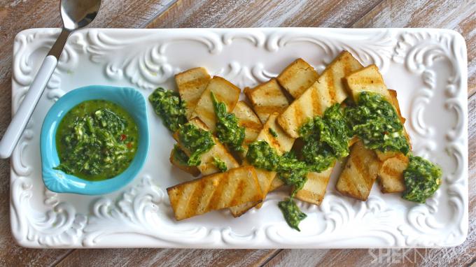 Gegrillter Tofu mit Chimichurrisauce