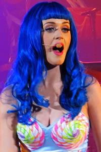 Katy Perry singt