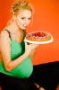 Sollten Sie dem Heißhunger in der Schwangerschaft widerstehen? - Sie weiß