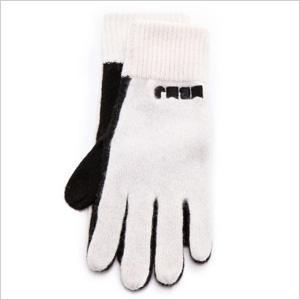Schwarze und weiße Handschuhe