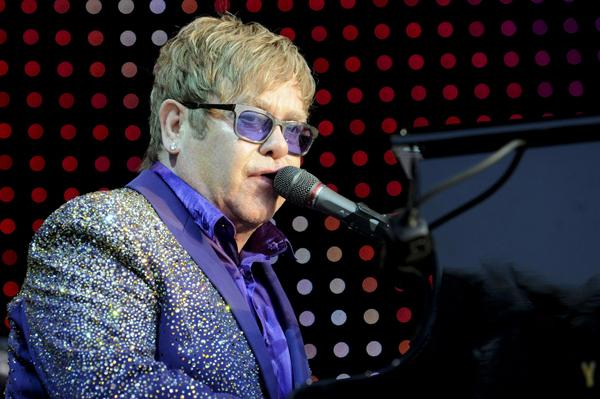 A jelentések szerint Elton Johnnak második gyermeke születik