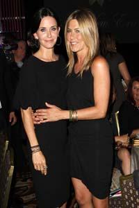 Jennifer Aniston och Courteney Cox på outs