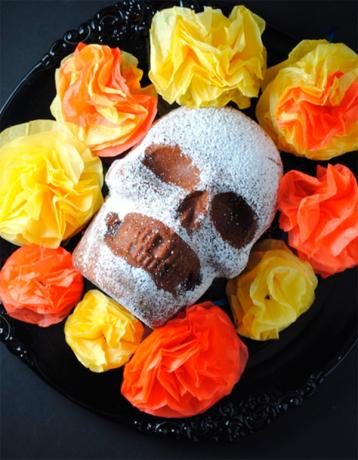  Шоколадный торт Dia de los Muertos с черепом