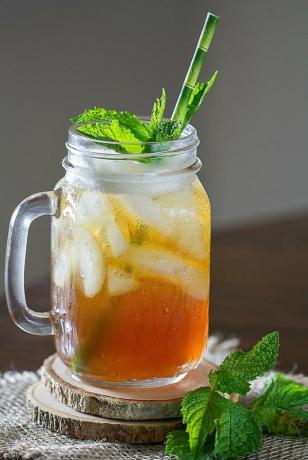 Рецепти коктела са летњим леденим чајем: ледени бурбон чај