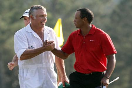 Tiger Woods despediu seu caddie