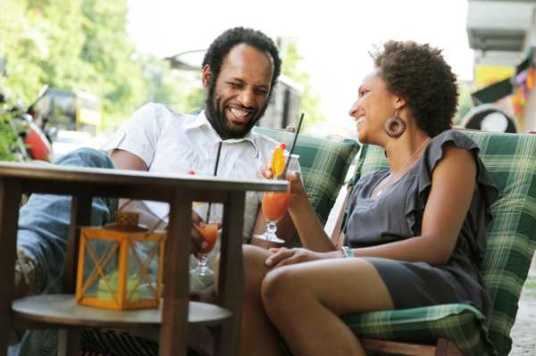 couple, délassant, sur, patio