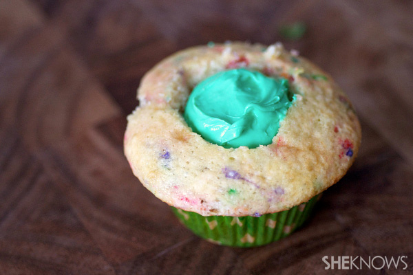  St. Paddy's peeakboo cupcakes 