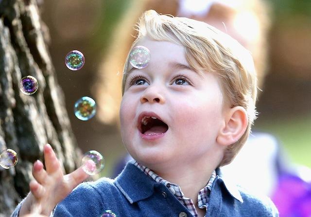 La princesa Charlotte y el príncipe George canadiense juegan cita