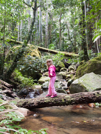 Mädchen in einem Nationalpark | Sheknows.com