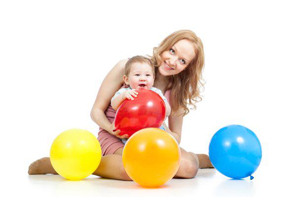 мама игра балон са бебом