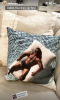 Η Kelly Ripa δείχνει το μαξιλάρι με σχεδόν γυμνό Mark Consuelos Φωτογραφία-SheKnows