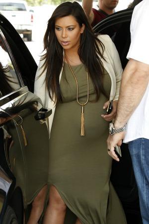 Kim Kardashian en Kanye West stappen uit met baby North