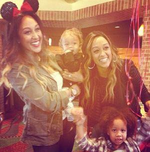 Tamera e Tia Mowry con i bambini