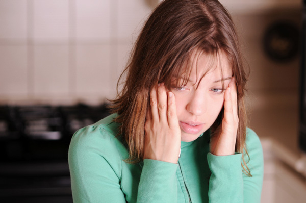 Vrouw die aan angst lijdt