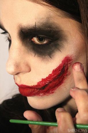 Freaky femme Joker μακιγιάζ: Βήμα 10
