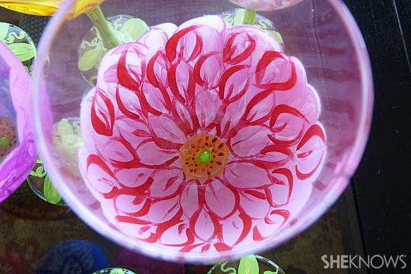 DIY malované květinové sklenice na víno