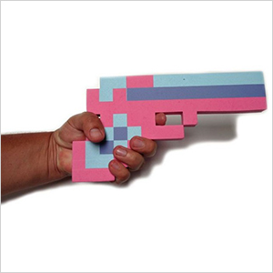 8 Bit Pixelated Roze Stenen Schuim Speelgoed Pistool | Sheknows.com