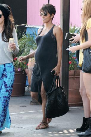 Gravid Halle Berry