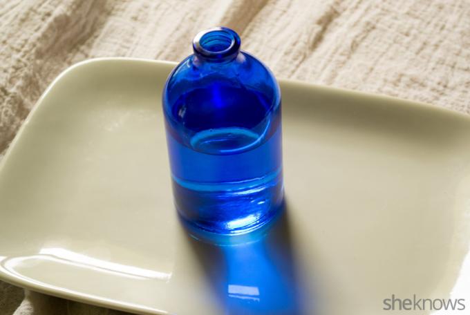 DIY Oil Defuser 2. lépés, öntsön vizet a palackba