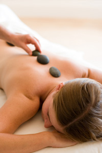 Musta kivi massaaž