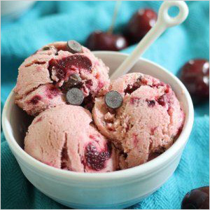 Yogur helado de chocolate y cereza