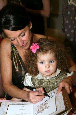 Синтія Роулі з дочкою в 2007 році
