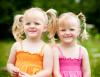Най -добрите имена на момичета близнаци за 2012 г. - SheKnows