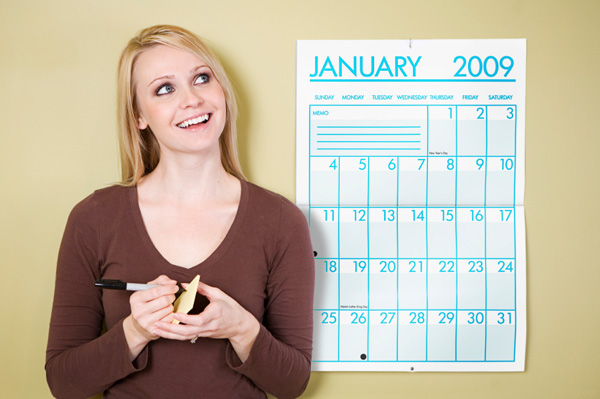 Sieviete ar 2009. gada kalendāru
