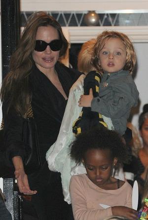 Angelina Jolie ragaszkodik ahhoz, hogy gyermekei helyi ételeket kóstoljanak meg