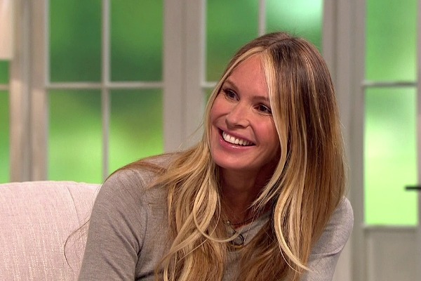 Elle MacPherson Londra sokaklarında görüntülendi