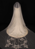 Królewskie suknie ślubne na każdą kieszeń – SheKnows