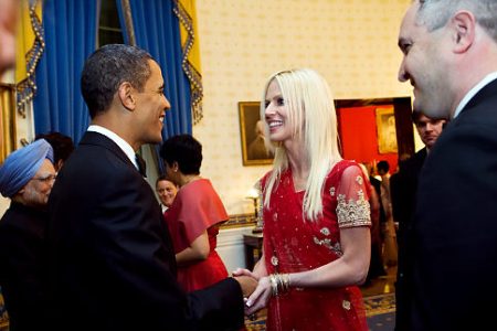 Prieks iepazīties ar prezidentu Obamu, es esmu Michaele Salahi un mani neaicina