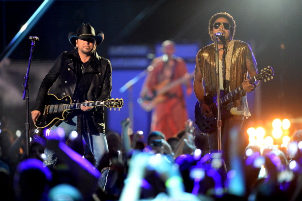 Jason Aldean und Lenny Kravitz treten bei den CMT Music Awards 2013 auf