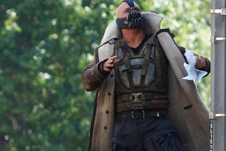 Tom Hardy kao Bane Dark Knight Rising's Bane