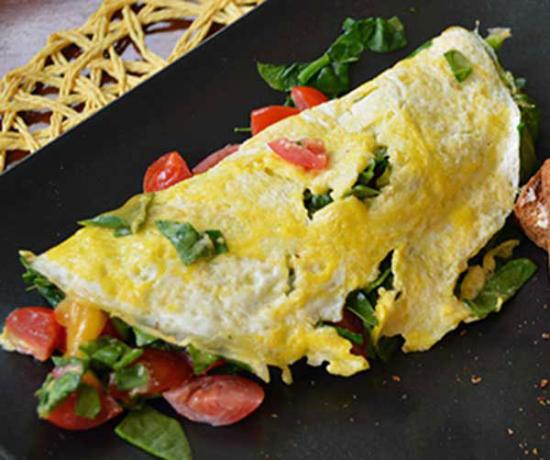 Omelet met ei en spinazie