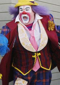 Eric Stonestreet als Fizbo the Clown in Modern Family