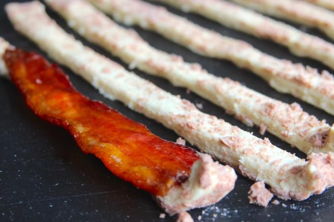 bacon isi gulungan kayu manis